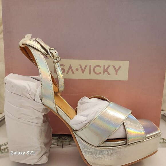 Lisa Vicky Silver Metallic "Jazz" Platform sandals. NIB. Size 9 - Picture 1 of 9